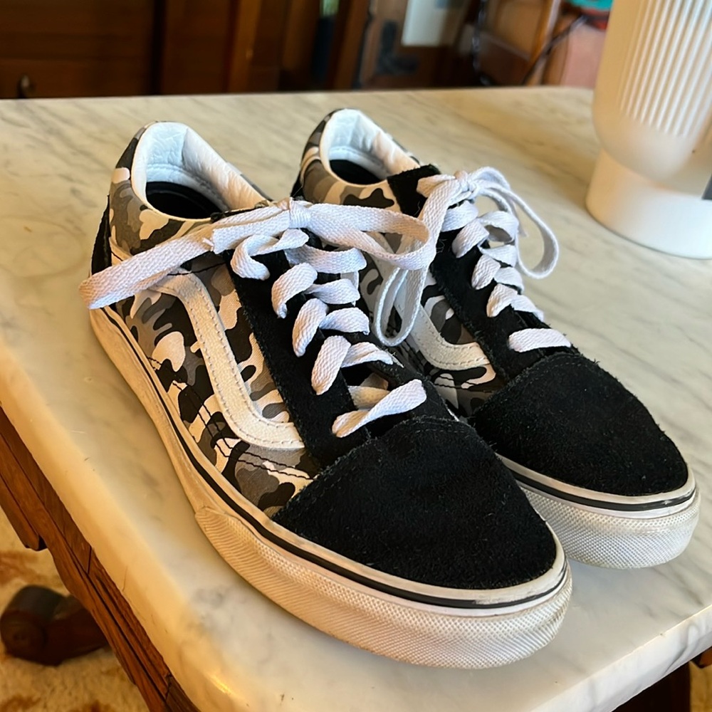 Boys Vans size 5.5 Black and gray camo